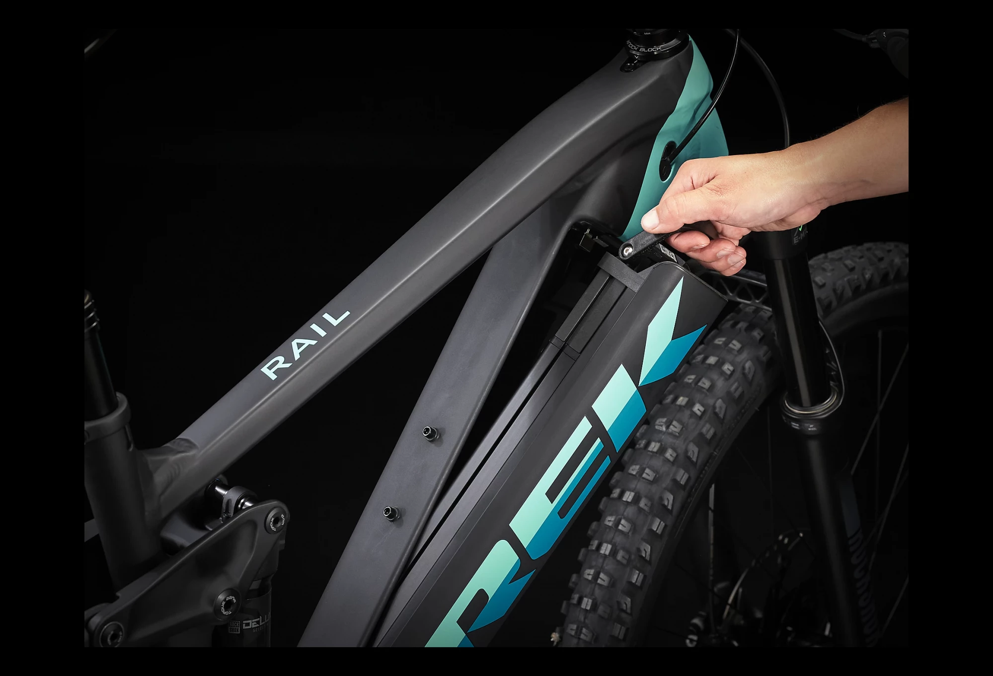 VTT Électrique Tout-Suspendu Trek Rail 5 Shimano Deore 12V 625 Wh 29 » Noir Mat / Vert Miami 2022 – Image 3